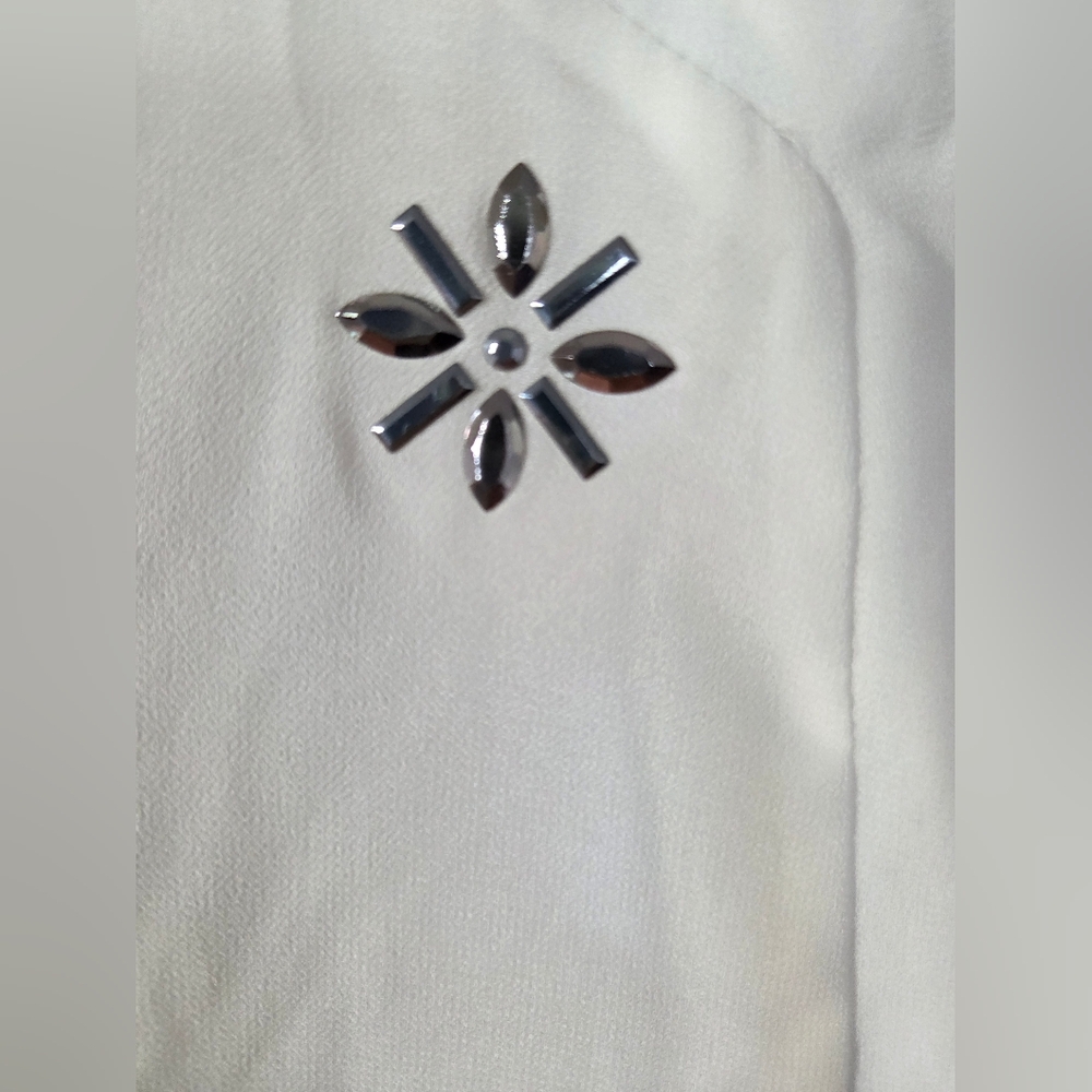 White Embroidered - Picture 5 of 7
